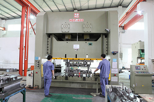 Press 400 Ton ( 3200mm (118) x 1200mm (70.8) x 700mm(27.6”)